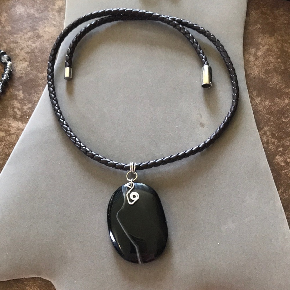 Necklace of braided leather and magnetic closer